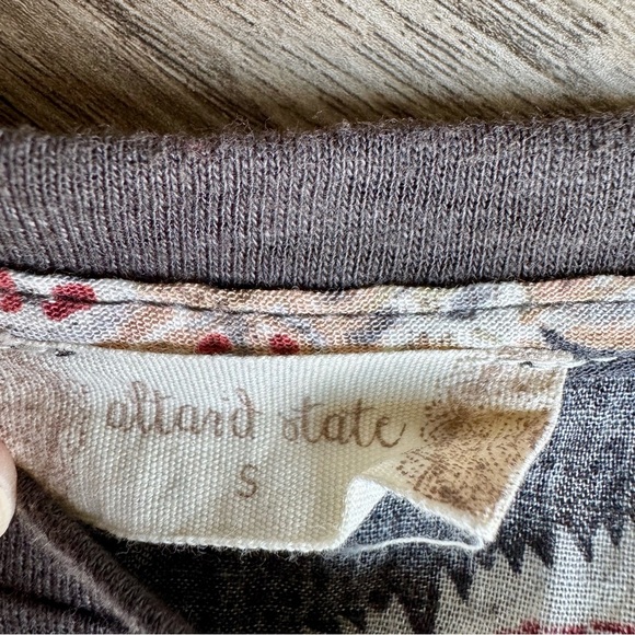 Altar'd State Gray Floral Hi Low Oversized 3/4 Sleeve Mixed Media Tunic  Size S - Picture 5 of 15